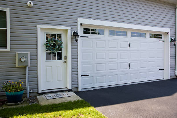 24/7 Emergency Garage Door Panel Replacement experts in Wakefield, KS